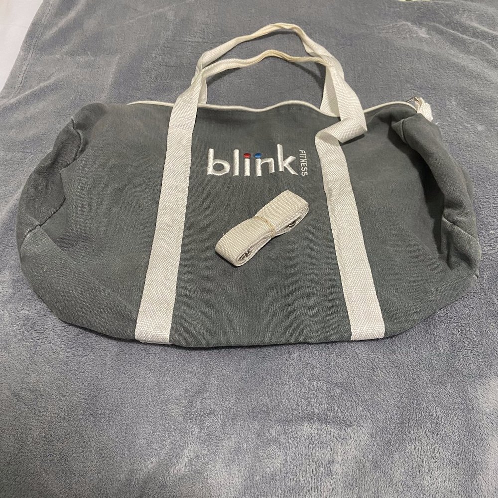Simple Blink Fitness Gray Single Pouch Duffle Bag